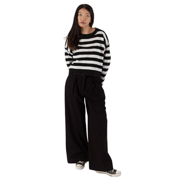 Lyla + Luxe Jessie Flecked Striped Sweater Black White - Picture 5 of 5